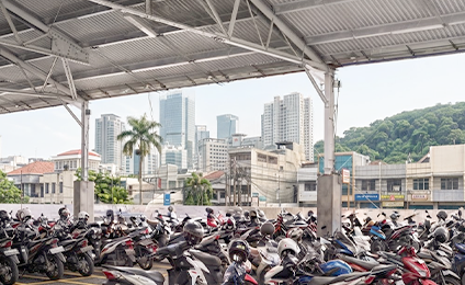 Lapangan dan Area Parkir